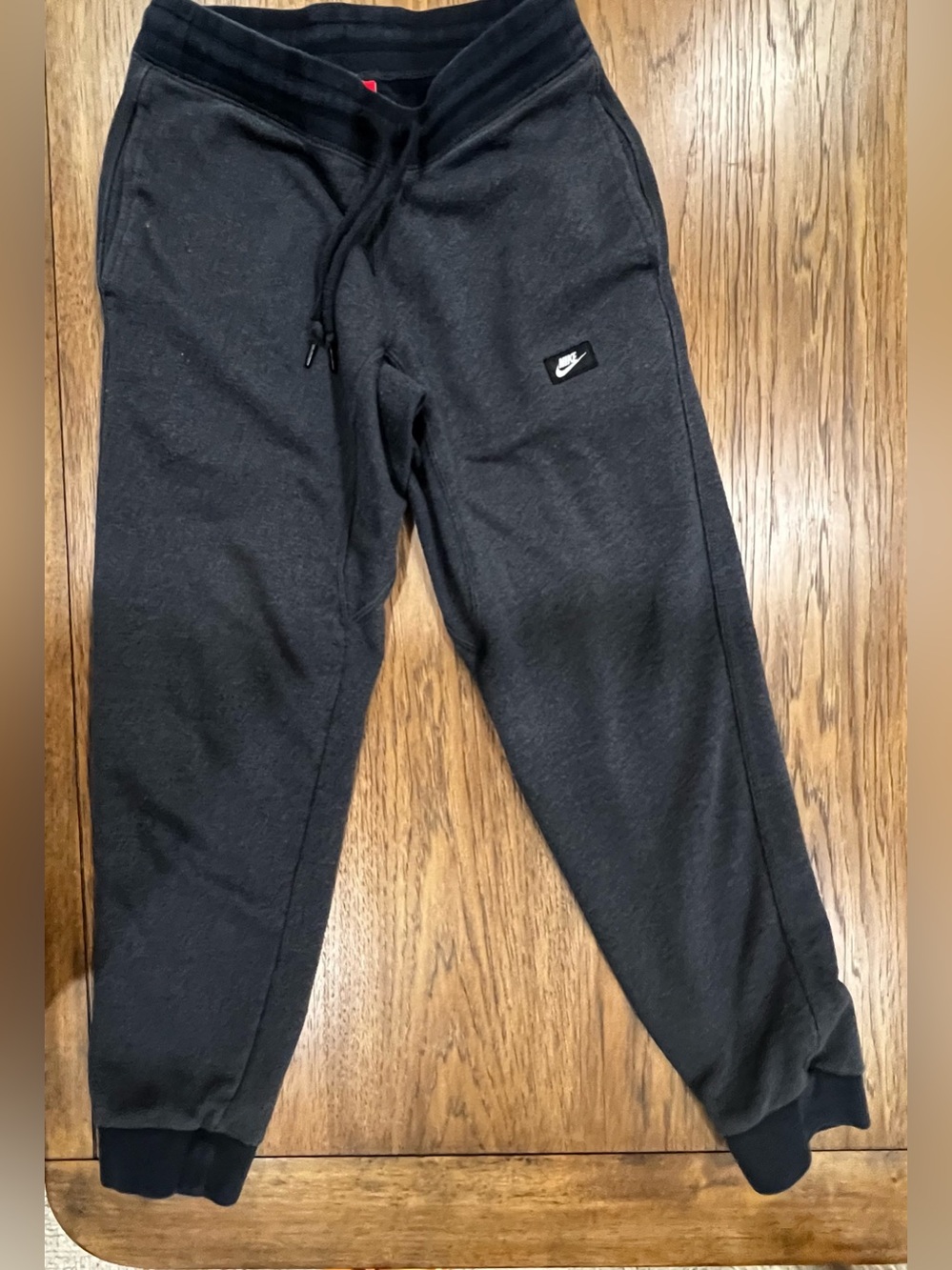Nike Men’s Charcoal Gray Jogger Sweatpants with Logo Patch